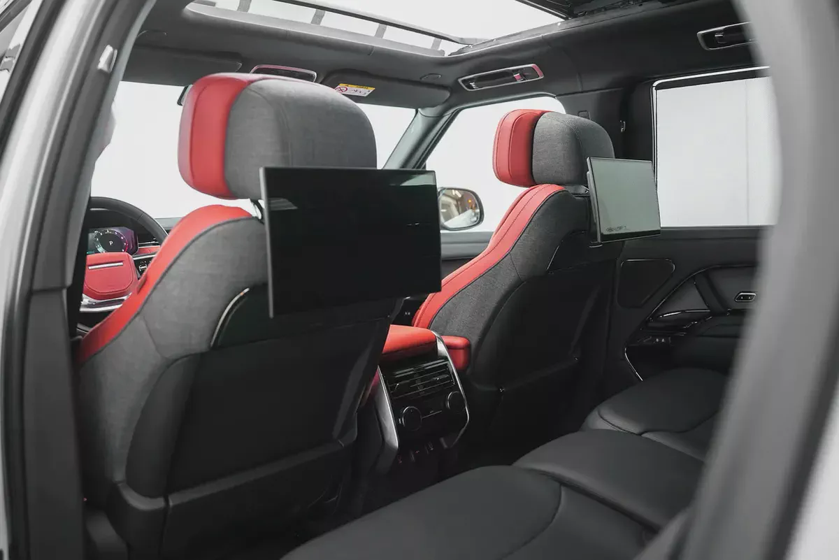 2026 Land Rover Range Rover SV | GCC Specs | Brand New Luxury-7-7