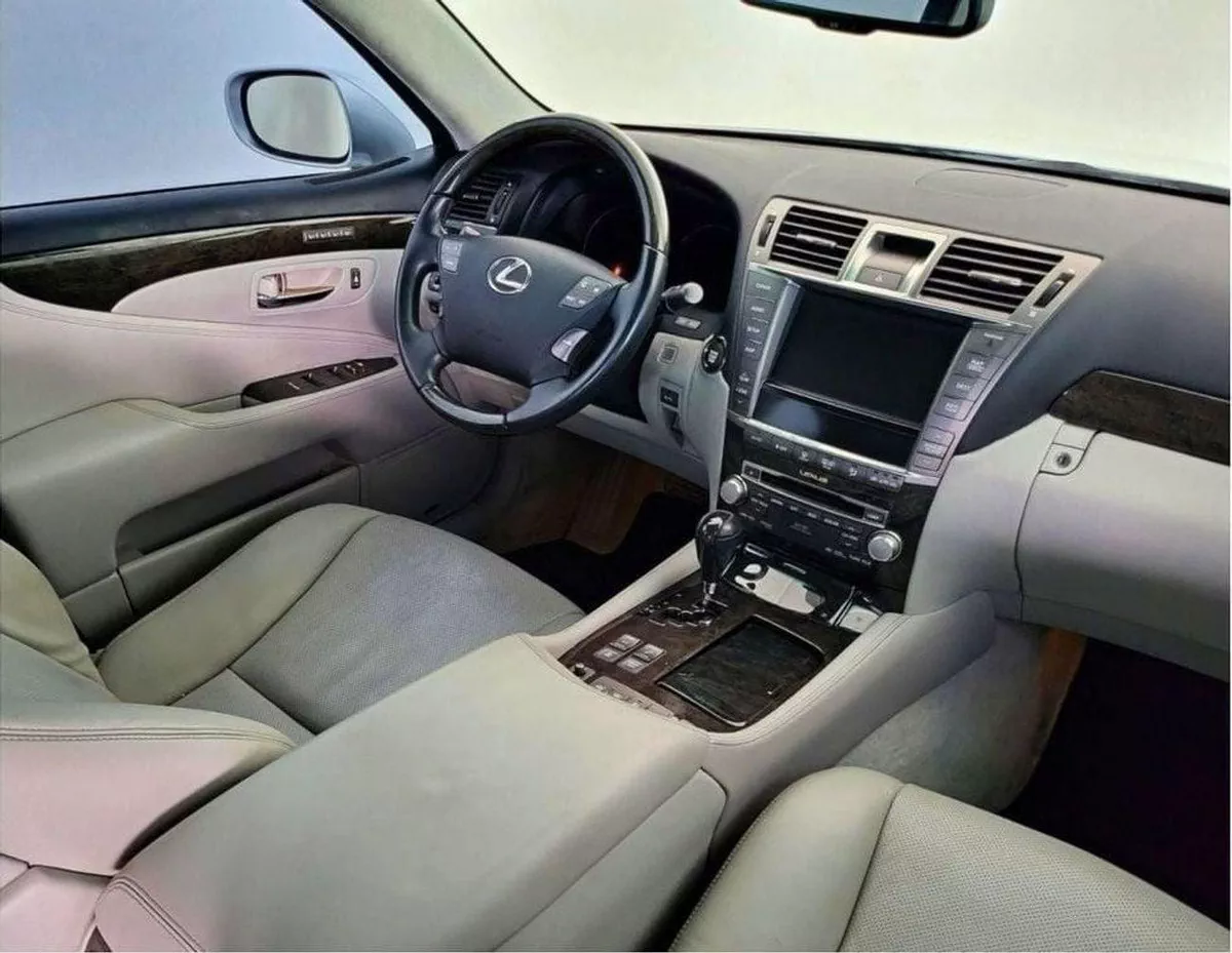 Lexus LS460 PREMIER LWB 4.6L - 8CYL - EXCELLENT CONDITION NO ACCIDENT  AMERICAN SPECS CLEAN TITLE-7-0