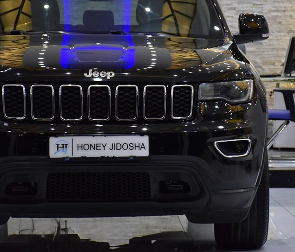 Jeep Grand Cherokee Laredo 4x4 ( 2018 Model ) in Black Color GCC Specs