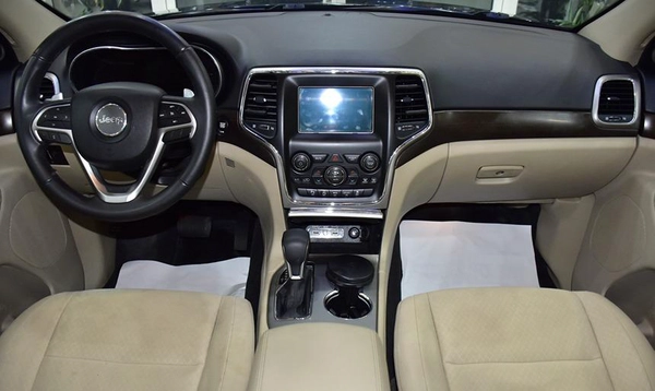 Jeep Grand Cherokee Laredo 4x4 ( 2018 Model ) in Black Color GCC Specs