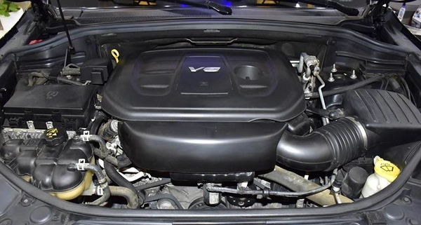 Jeep Grand Cherokee Laredo 4x4 ( 2018 Model ) in Black Color GCC Specs
