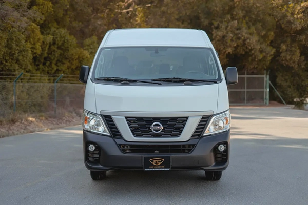 High-Roof 13-Seater Passenger Van | Manual | GCC Specs | Ref#N65839