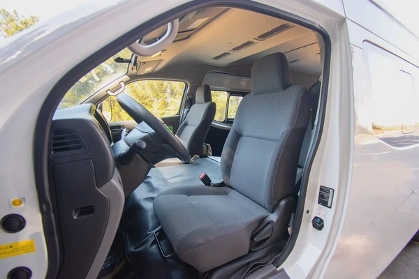 High-Roof 13-Seater Passenger Van | Manual | GCC Specs | Ref#N65839