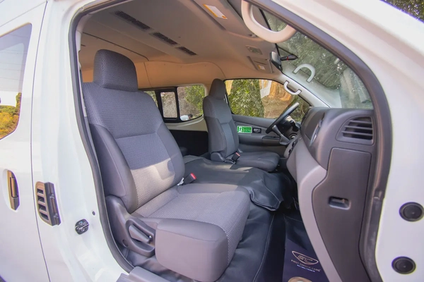 High-Roof 13-Seater Passenger Van | Manual | GCC Specs | Ref#N65839
