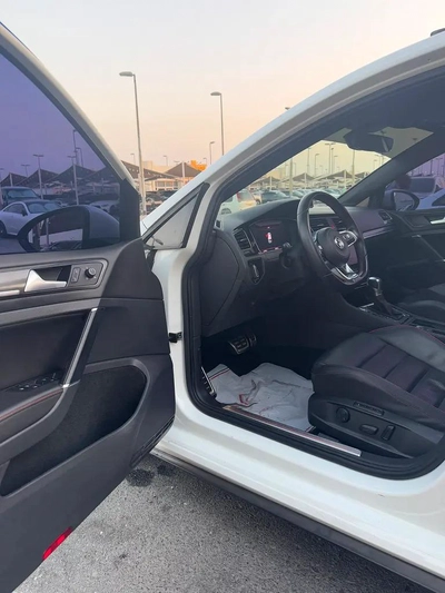 جولف GTI موديل 2018 خليجى بانوراما فل اوبشن صبغ الوكاله بحاله ممتازه-2