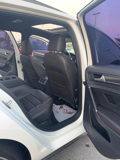 جولف GTI موديل 2018 خليجى بانوراما فل اوبشن صبغ الوكاله بحاله ممتازه-12