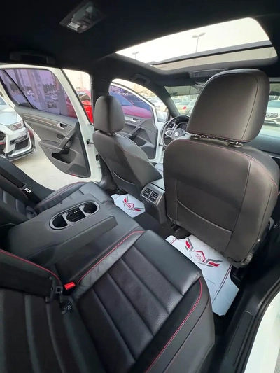 جولف GTI موديل 2018 خليجى بانوراما فل اوبشن صبغ الوكاله بحاله ممتازه-17
