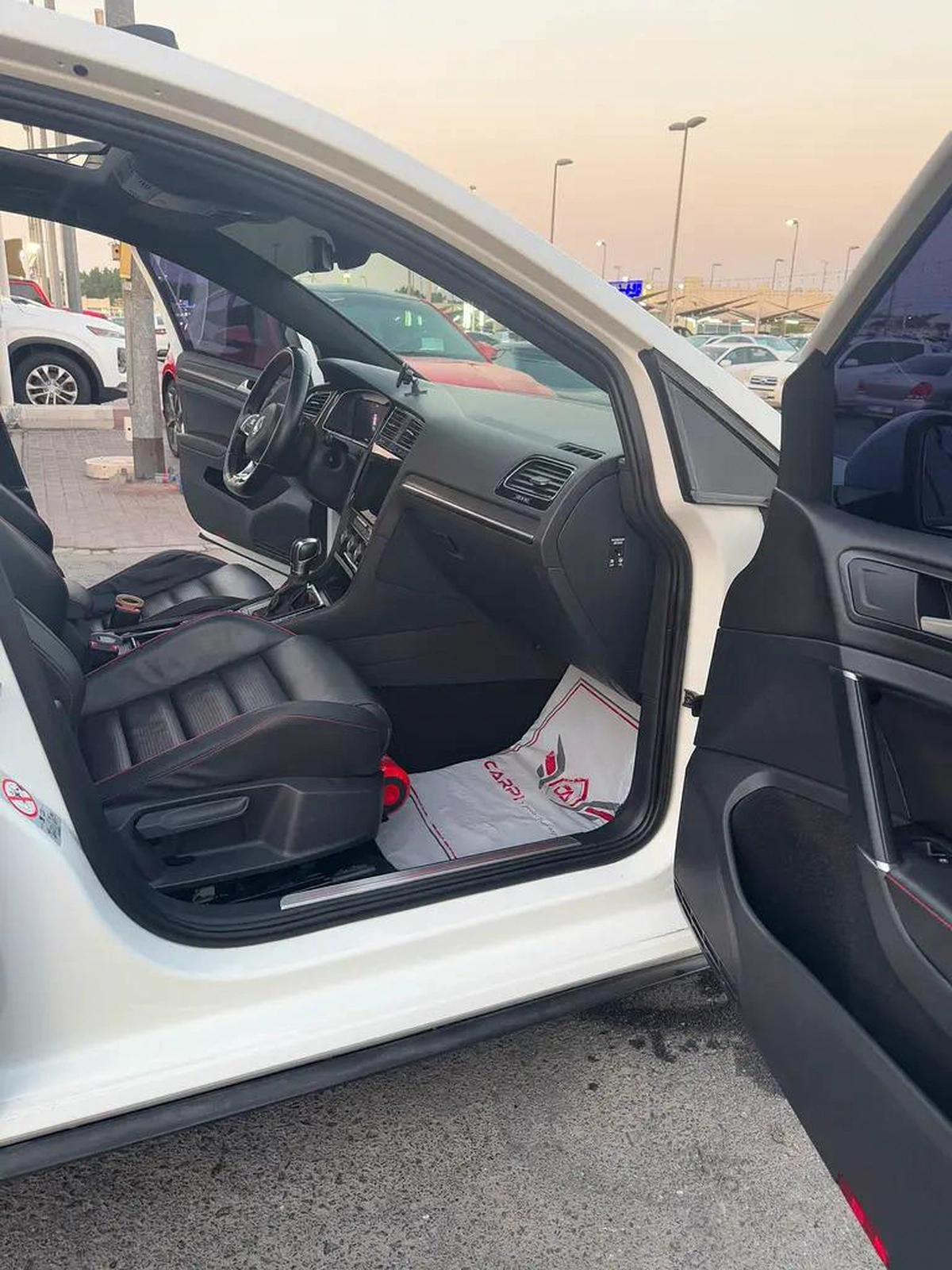 جولف GTI موديل 2018 خليجى بانوراما فل اوبشن صبغ الوكاله بحاله ممتازه-14-14