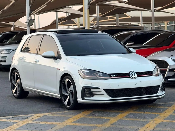 جولف GTI موديل 2018 خليجى بانوراما فل اوبشن صبغ الوكاله بحاله ممتازه