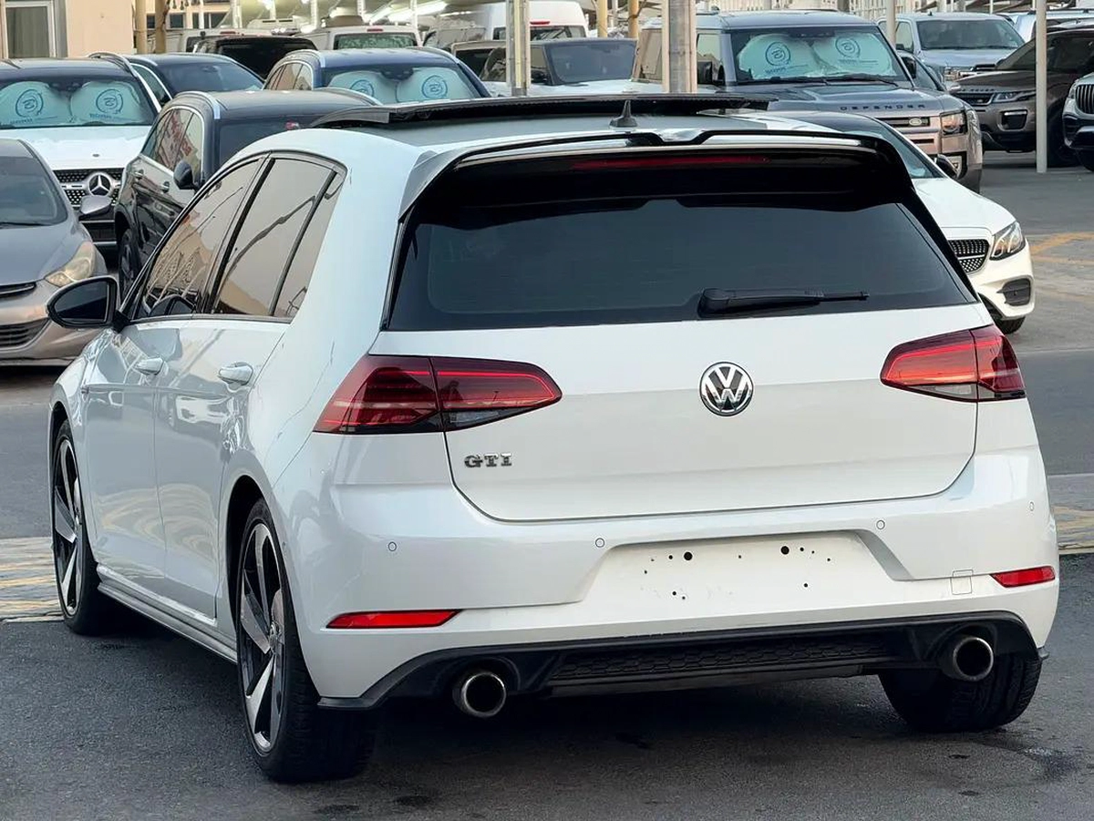 جولف GTI موديل 2018 خليجى بانوراما فل اوبشن صبغ الوكاله بحاله ممتازه-5-5