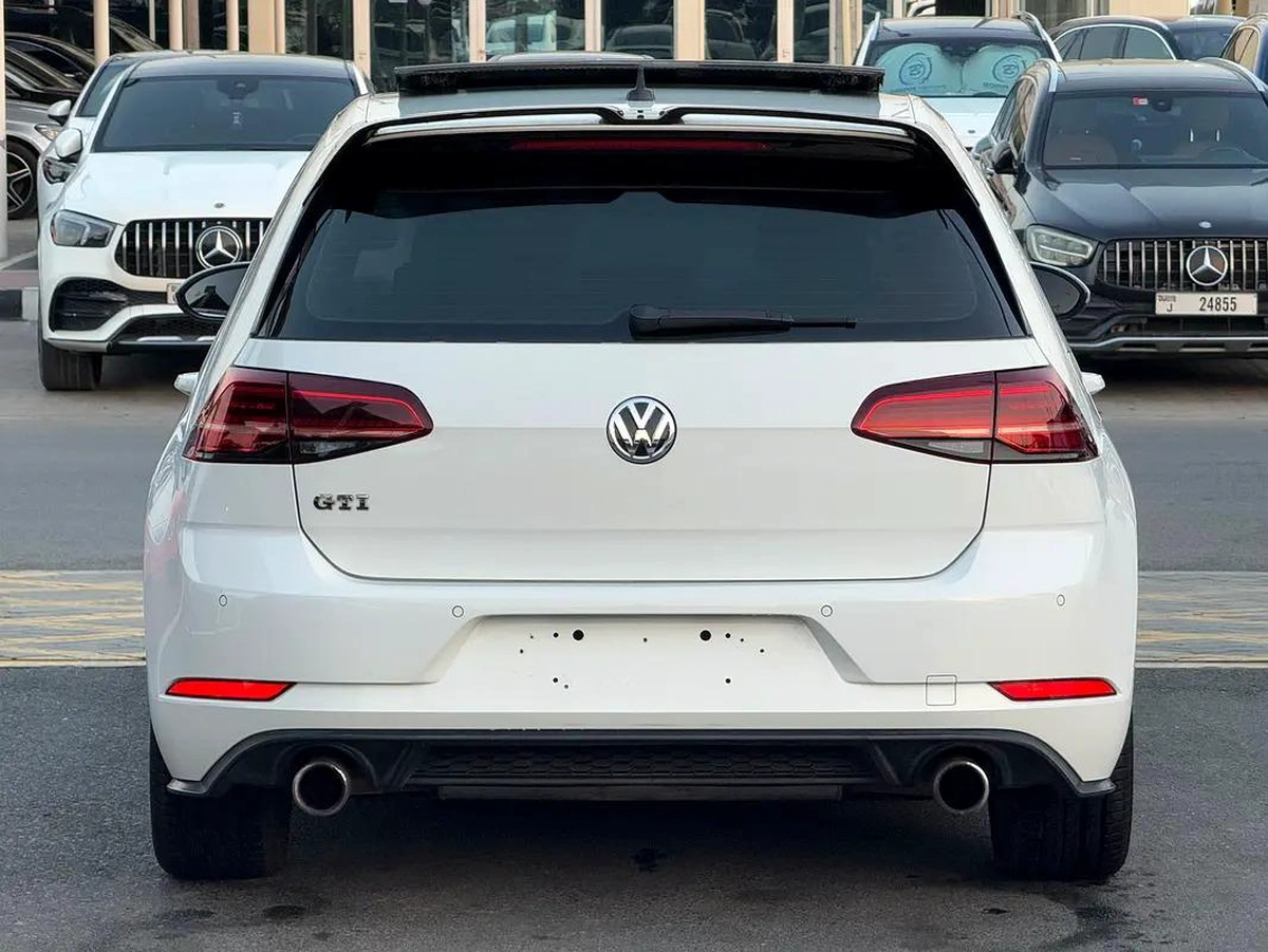 جولف GTI موديل 2018 خليجى بانوراما فل اوبشن صبغ الوكاله بحاله ممتازه-8-8