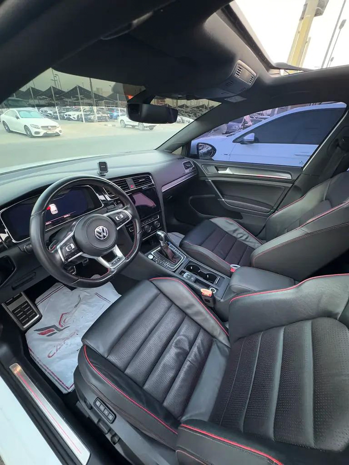جولف GTI موديل 2018 خليجى بانوراما فل اوبشن صبغ الوكاله بحاله ممتازه-19-19