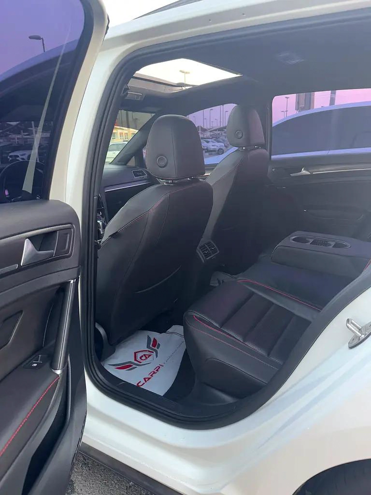 جولف GTI موديل 2018 خليجى بانوراما فل اوبشن صبغ الوكاله بحاله ممتازه-9-9