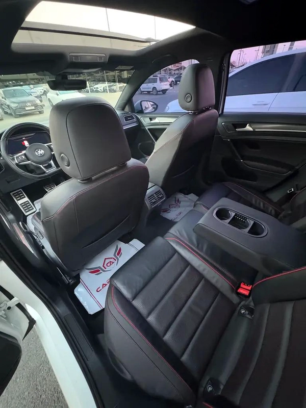جولف GTI موديل 2018 خليجى بانوراما فل اوبشن صبغ الوكاله بحاله ممتازه
