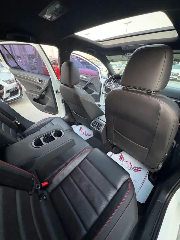 جولف GTI موديل 2018 خليجى بانوراما فل اوبشن صبغ الوكاله بحاله ممتازه