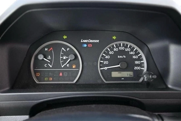Toyota Land Cruiser Pick Up LC79 DUBL CAPIN 4.2L V6 DIESEL