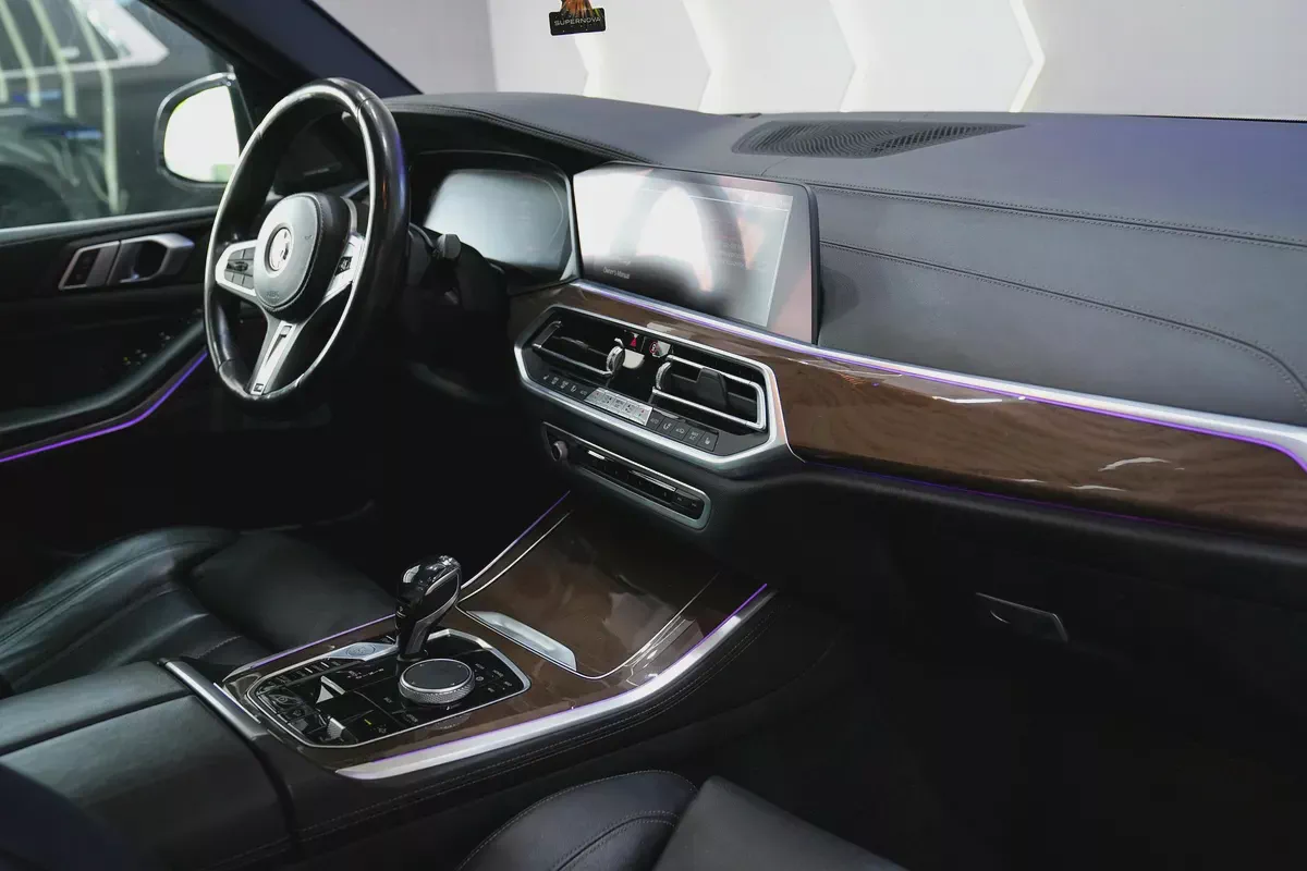 2020 - BMW X5 - XDrive 40i - Perfect inside and out for 119,000.00 AED-14-14