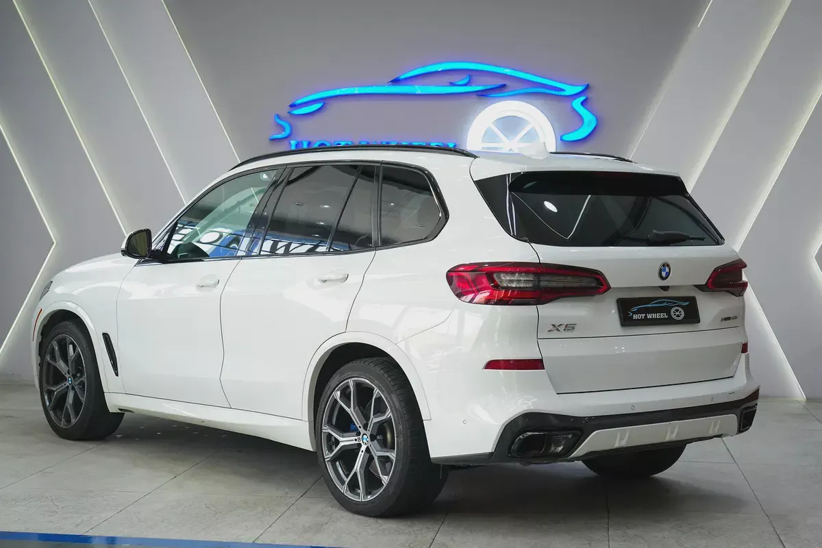 2020 - BMW X5 - XDrive 40i - Perfect inside and out for 119,000.00 AED-4-4