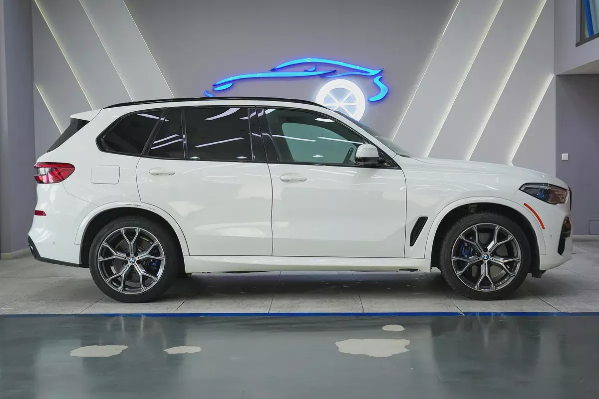 2020 - BMW X5 - XDrive 40i - Perfect inside and out for 119,000.00 AED-6-6