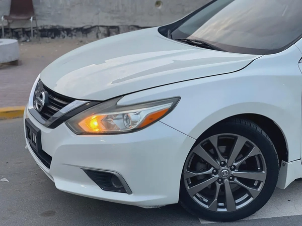 Nissan Altima SV 2018,d