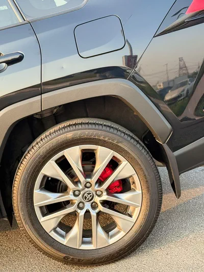 Toyota RAV4 XLE premium 2.5L-10