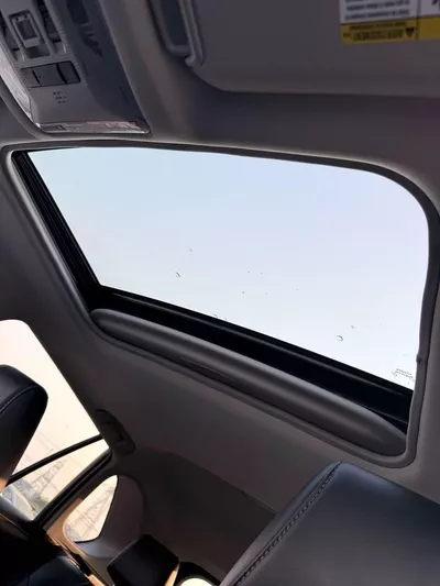 Toyota RAV4 XLE premium 2.5L-12