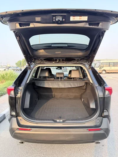 Toyota RAV4 XLE premium 2.5L-18