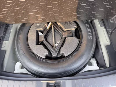 Toyota RAV4 XLE premium 2.5L-19