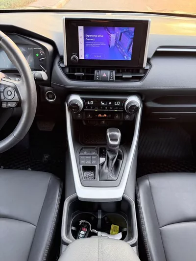 Toyota RAV4 XLE premium 2.5L-6