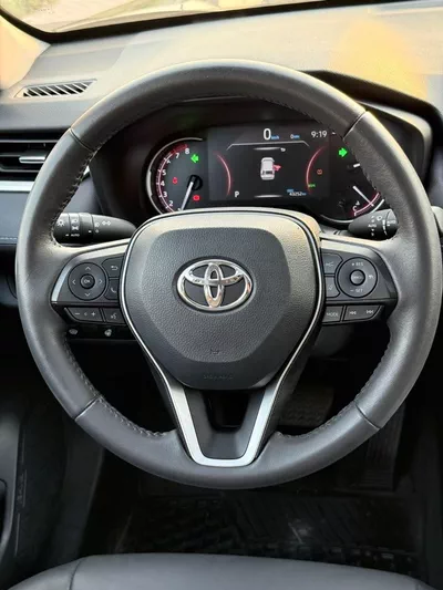 Toyota RAV4 XLE premium 2.5L-8