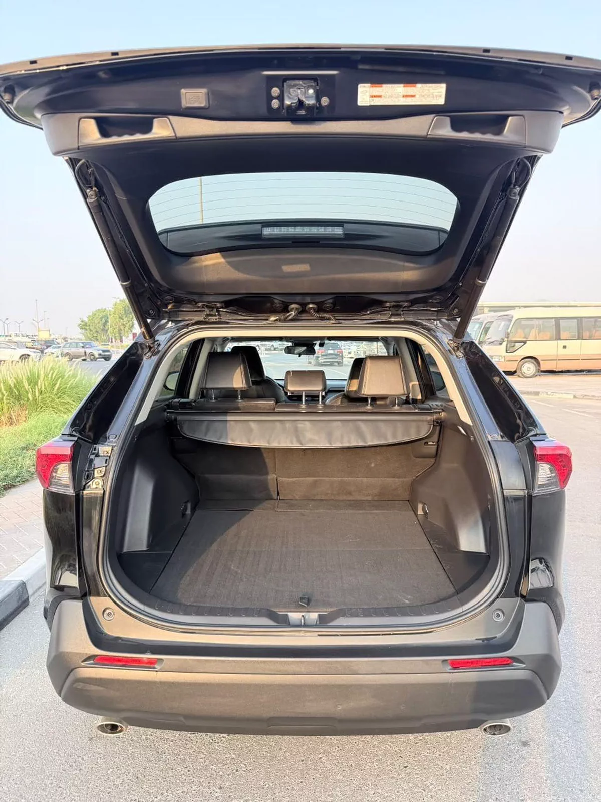 Toyota RAV4 XLE premium 2.5L-18-0