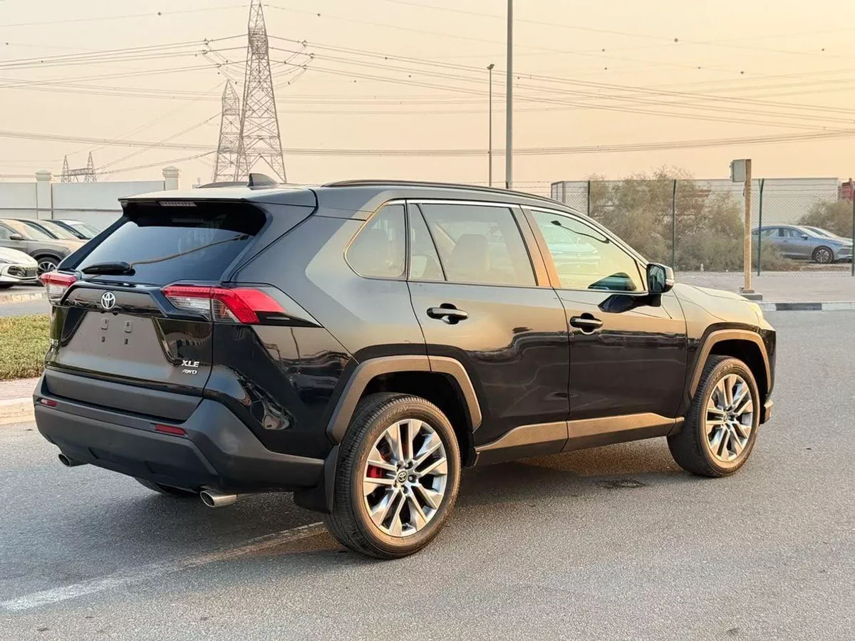 Toyota RAV4 XLE premium 2.5L-2-0