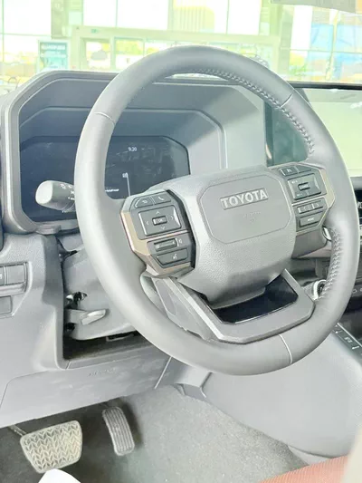 Toyota Prado VXR 2.4L PETROL A/T GCC SPECIFICATION-7