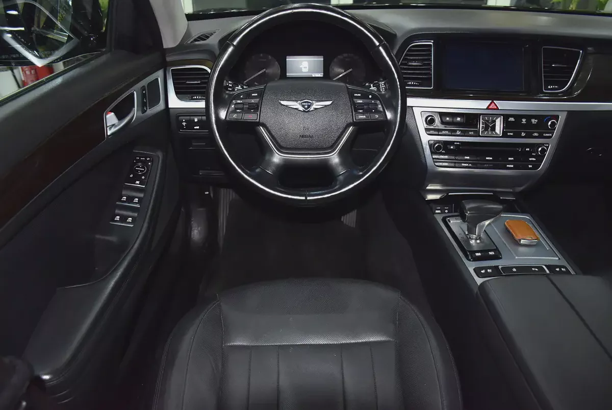 EXCELLENT DEAL for our Genesis G80 3.3L ( 2018 Model ) in Black Color Korean Specs-11-11