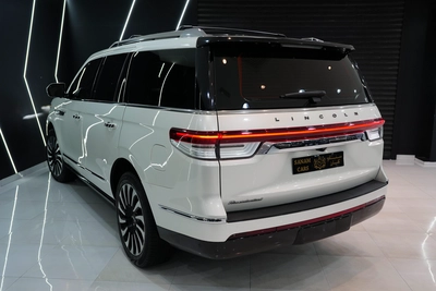 Lincoln Navigator Presidential 2023-18