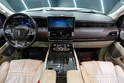 Lincoln Navigator Presidential 2023-6