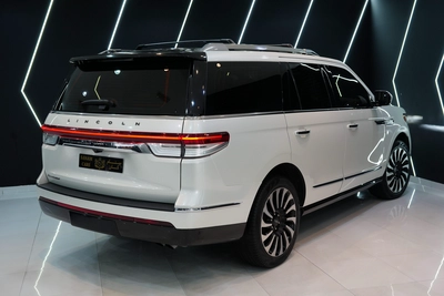 Lincoln Navigator Presidential 2023-16