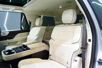 Lincoln Navigator Presidential 2023-9