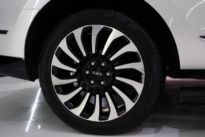 Lincoln Navigator Presidential 2023-19