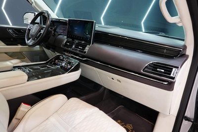 Lincoln Navigator Presidential 2023-7