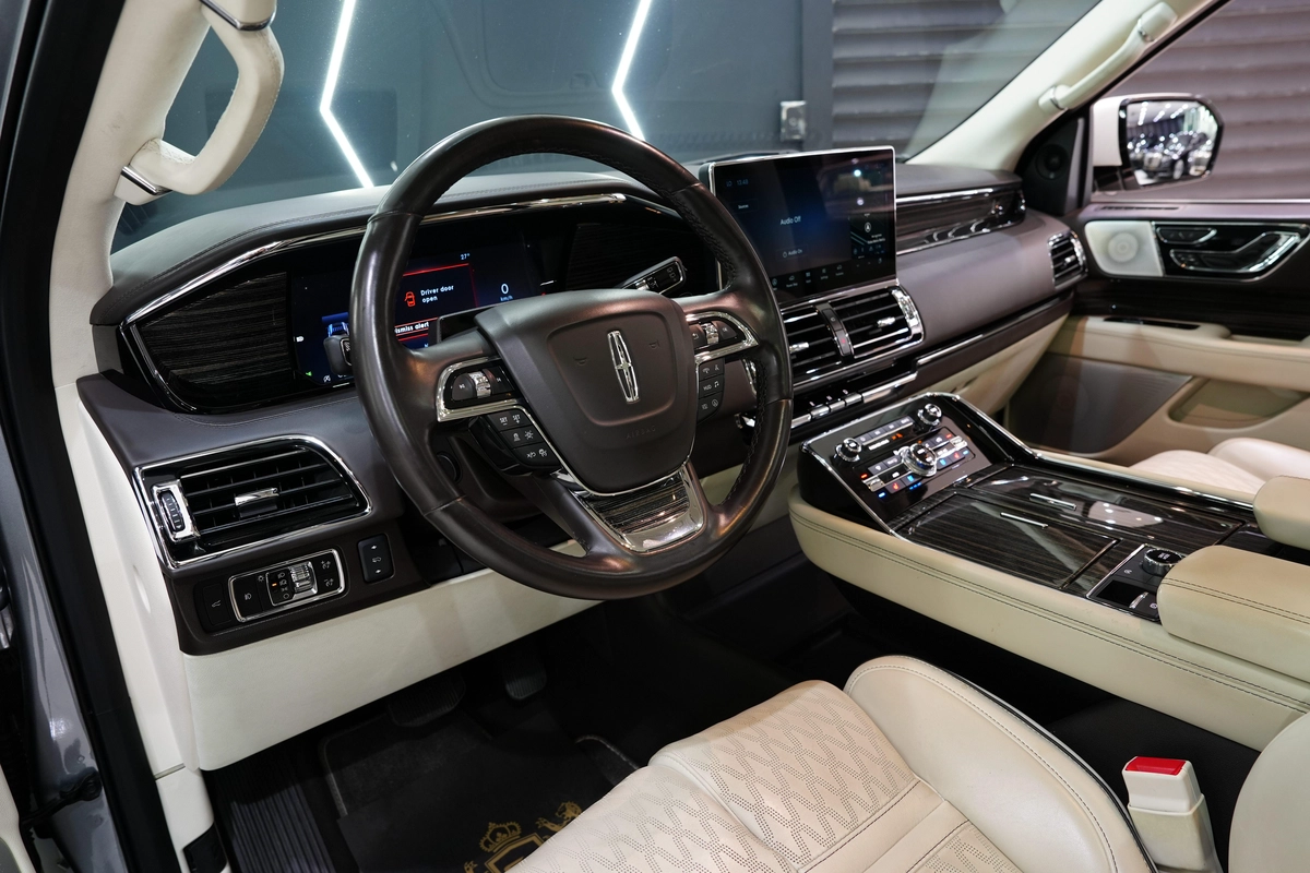 Lincoln Navigator Presidential 2023-4-4
