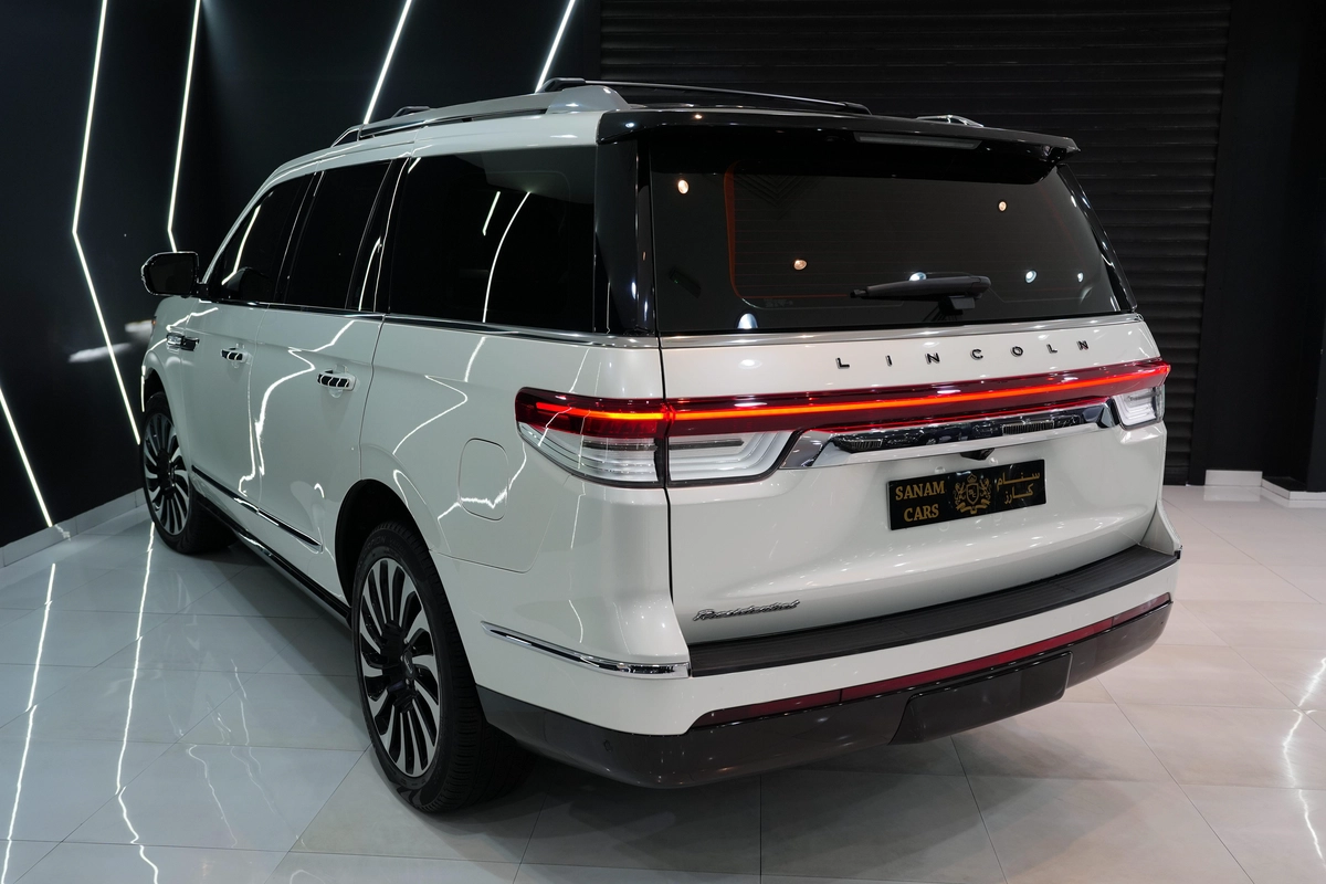 Lincoln Navigator Presidential 2023-18-18