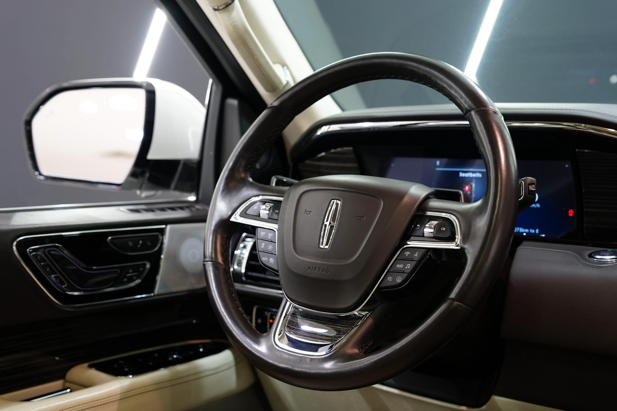 Lincoln Navigator Presidential 2023-3-3
