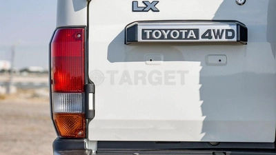 Toyota Land Cruiser 70 LC76 LX LX LC 76 4.2     M/T   2025-10