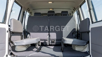 Toyota Land Cruiser 70 LC76 LX LX LC 76 4.2     M/T   2025-18