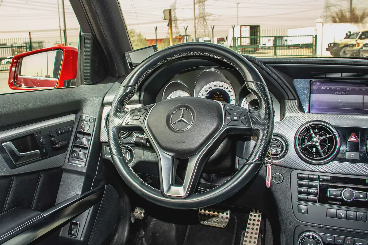 2013 - BENZ GLK350 -  IMMACULATE CONDITION - ONLY 109,000 KM DONE-12-12