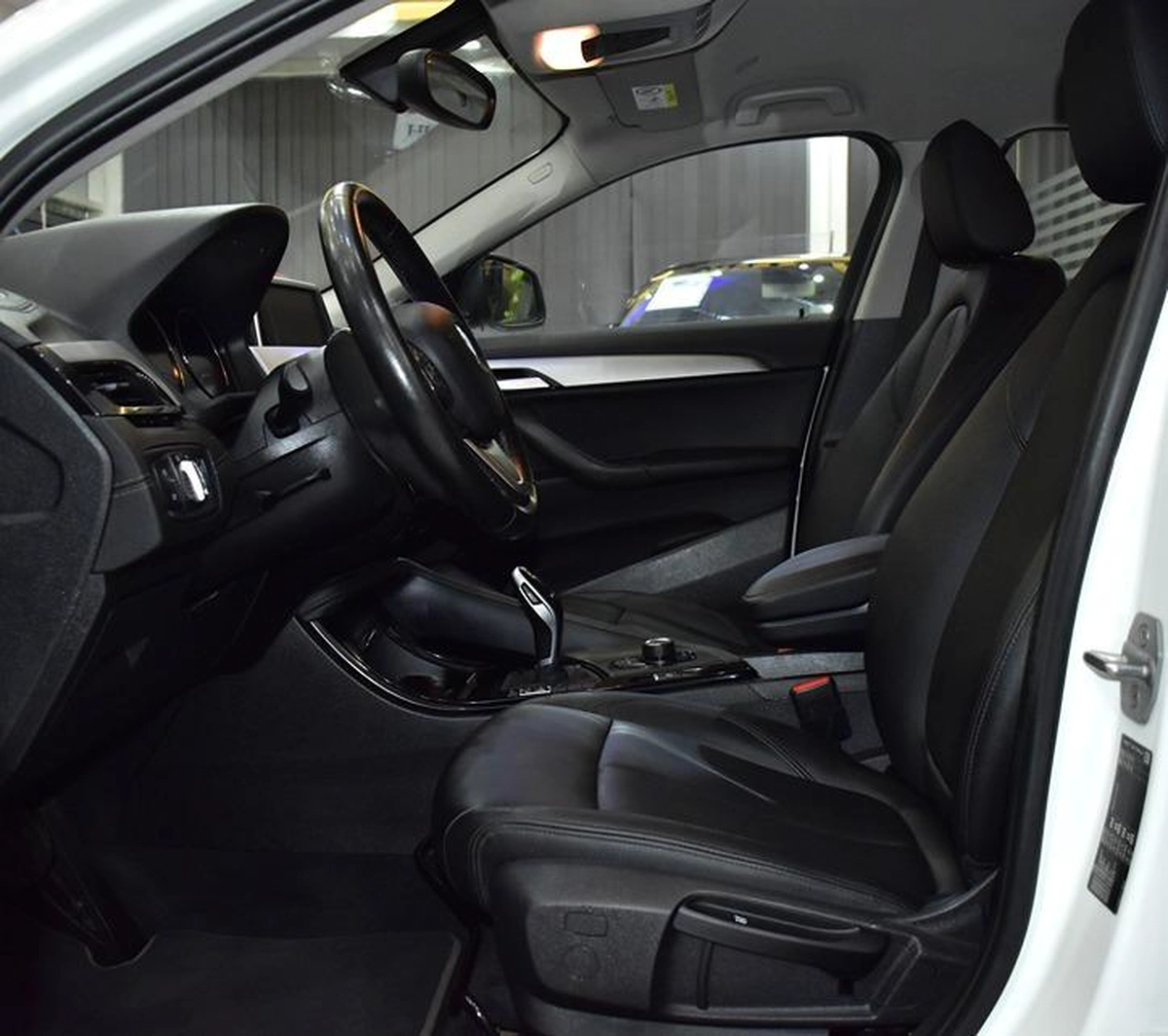 BMW X2 sDrive20i ( 2020 Model ) in White Color GCC Specs