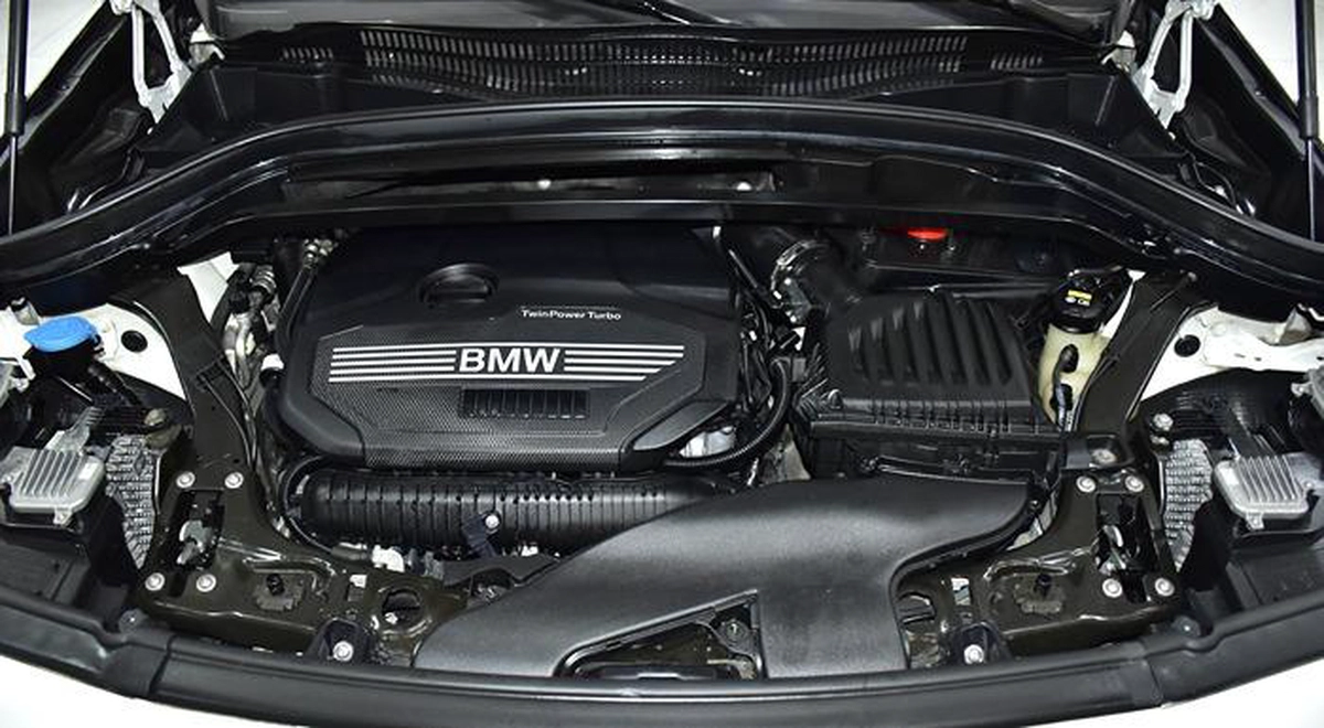 BMW X2 sDrive20i ( 2020 Model ) in White Color GCC Specs
