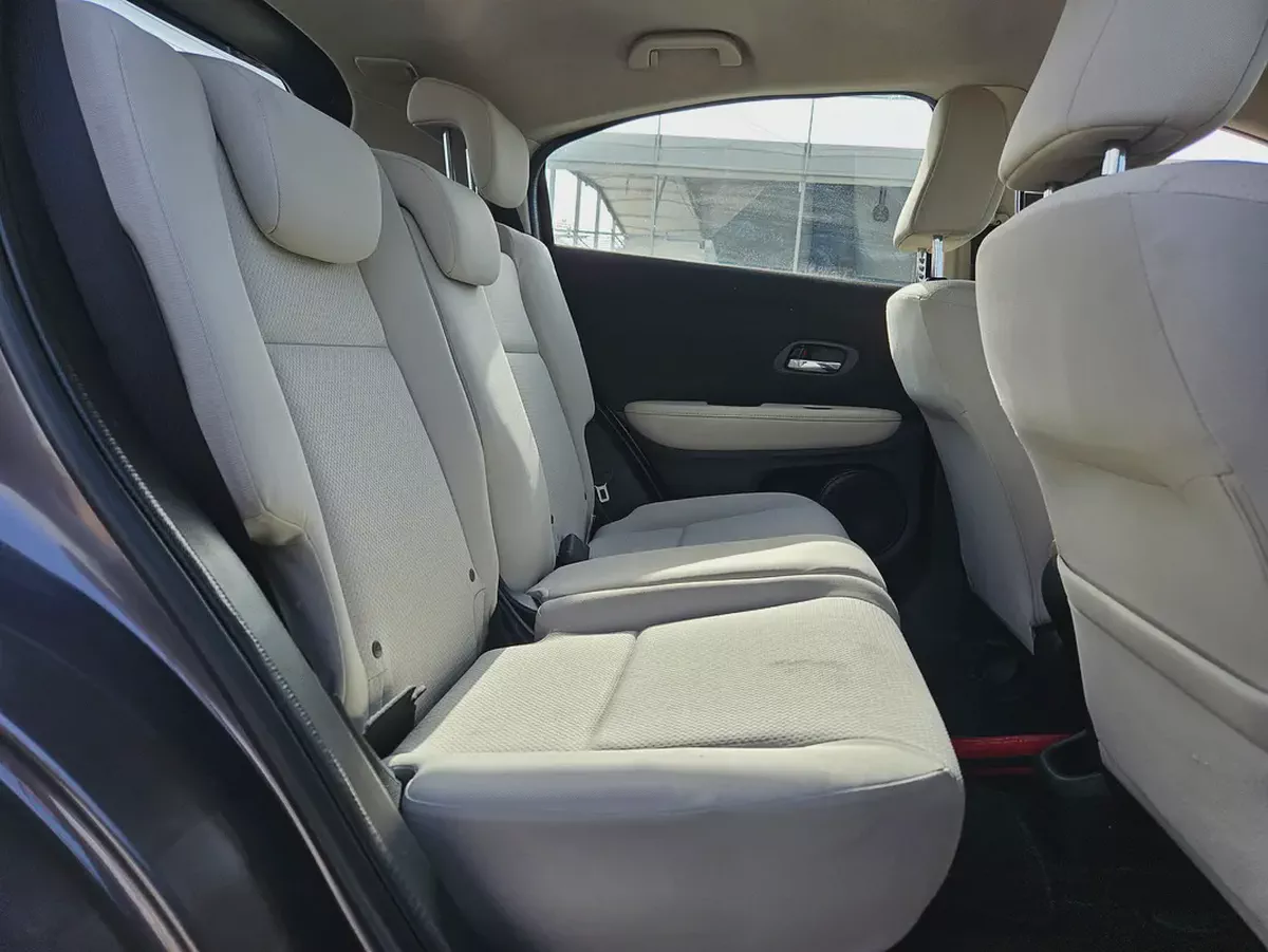 Honda HR-V EX 2020 GCC Specs - Mid Option Compact Family SUV Single Owned Car-9-9