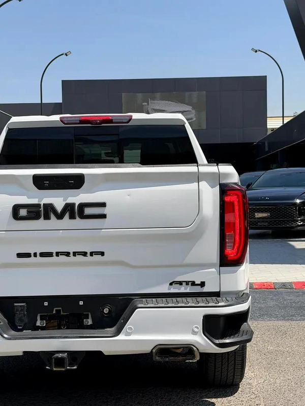 GMC Sierra AT4 2021 - American Specs - GCC Favorite!